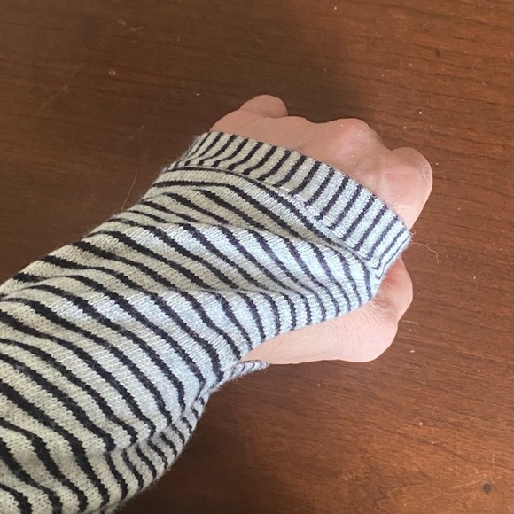 Loft Striped Thumbhole sweater - Picture 4 of 5